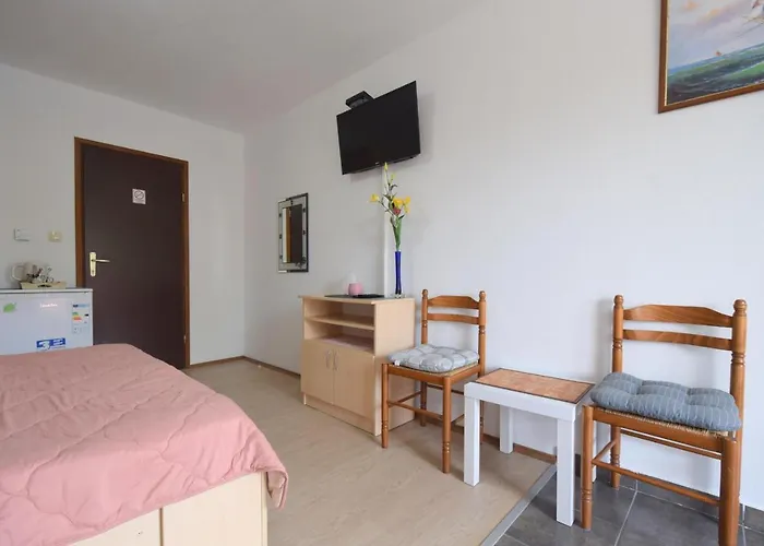 And Letizia Nyaraló Dobrinj